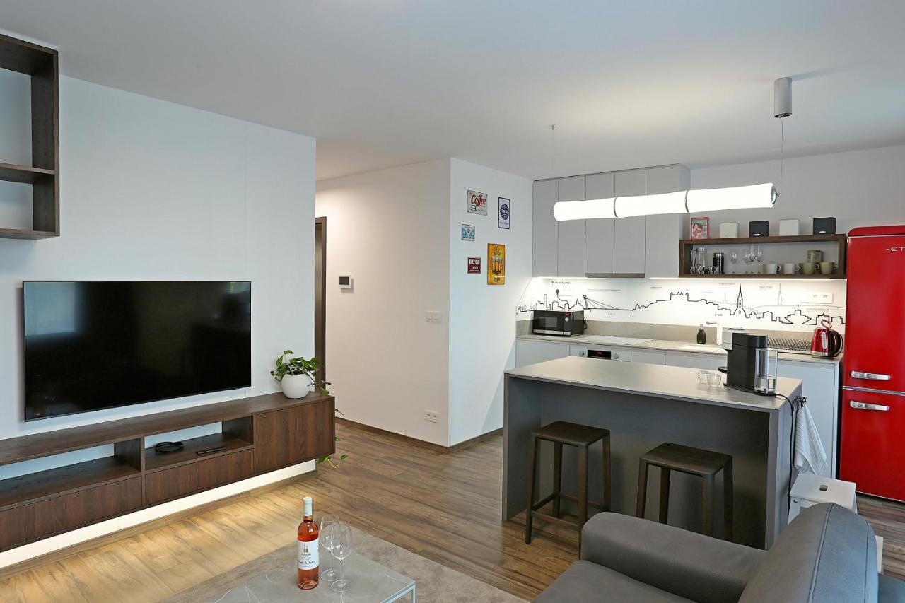 Modern Apartment Near The City Centre Urban Bratislava Exterior foto